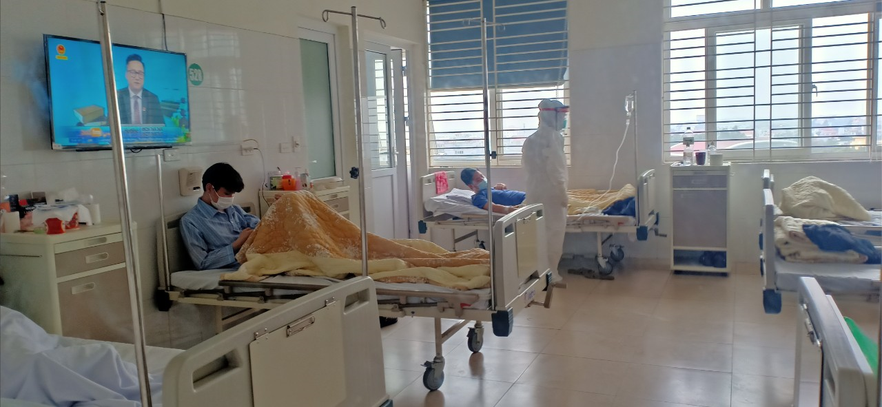 Ảnh: Bên trong nơi điều trị bệnh nhân COVID-19 ở Hà Nội - 7