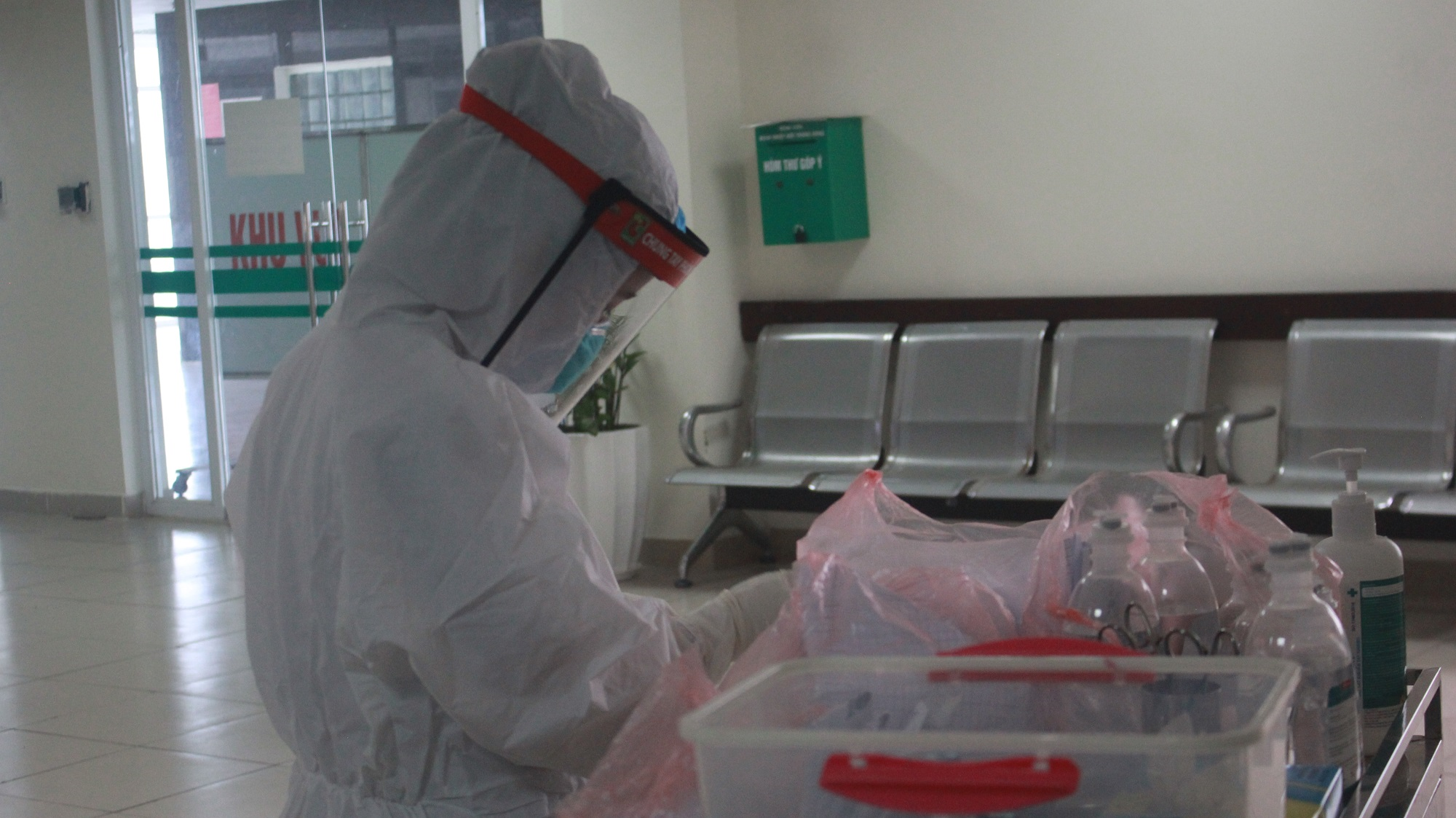 Ảnh: Bên trong nơi điều trị bệnh nhân COVID-19 ở Hà Nội - 4