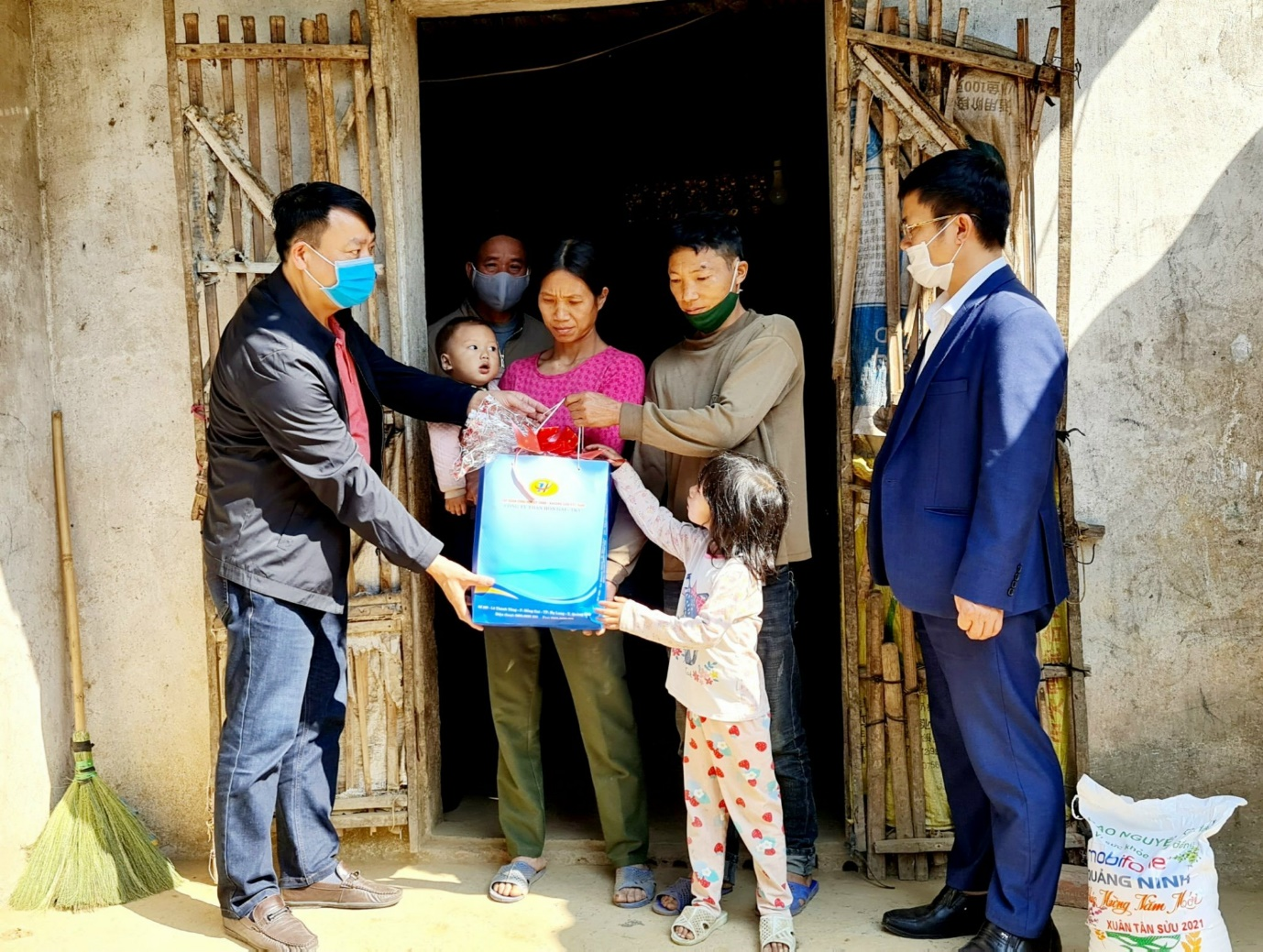 MobiFone chung tay cùng bạn vượt qua mùa dịch, đón Tết an yên - 5