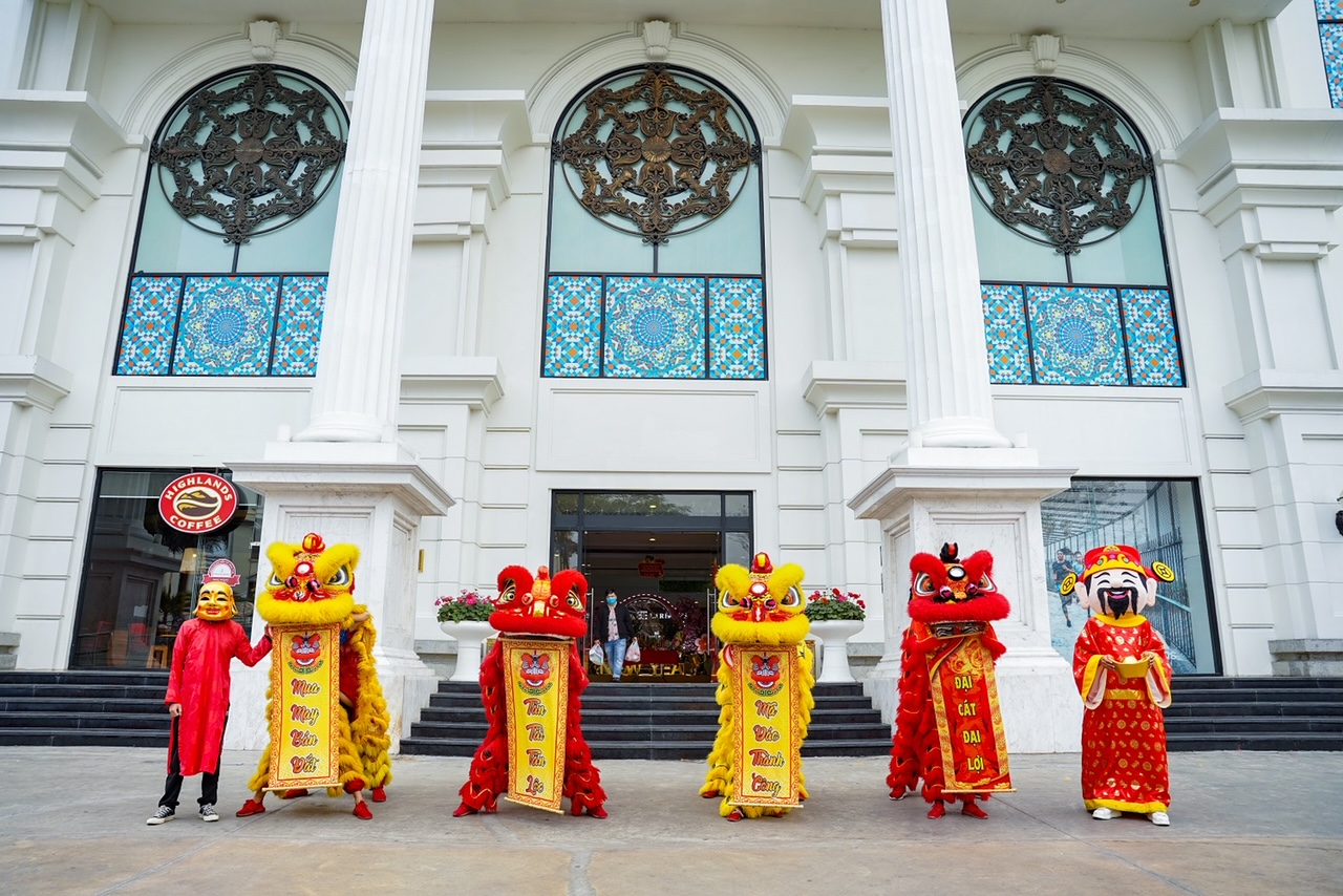 Không đi được đâu xa thì du xuân ngay tại Vincom đượm đà màu Tết - 1