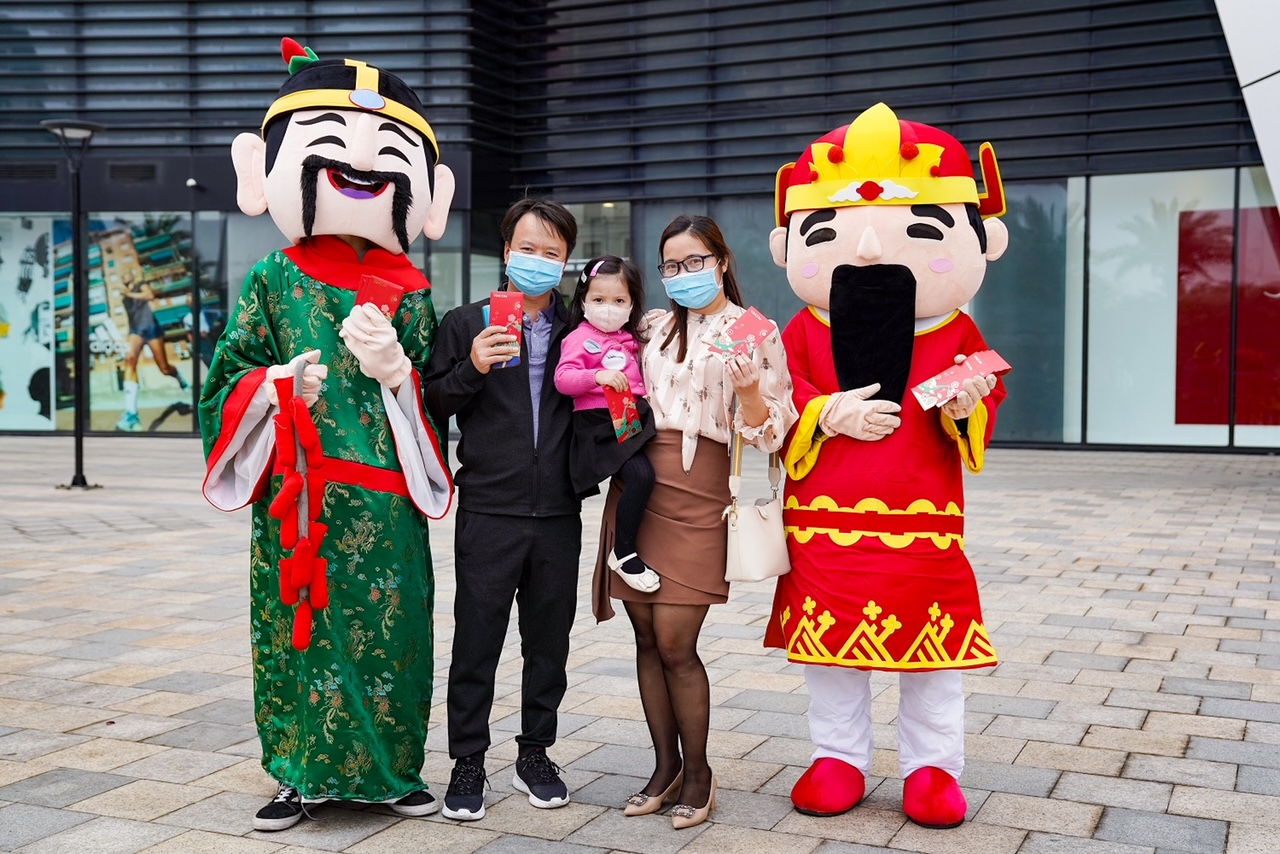 Không đi được đâu xa thì du xuân ngay tại Vincom đượm đà màu Tết - 2