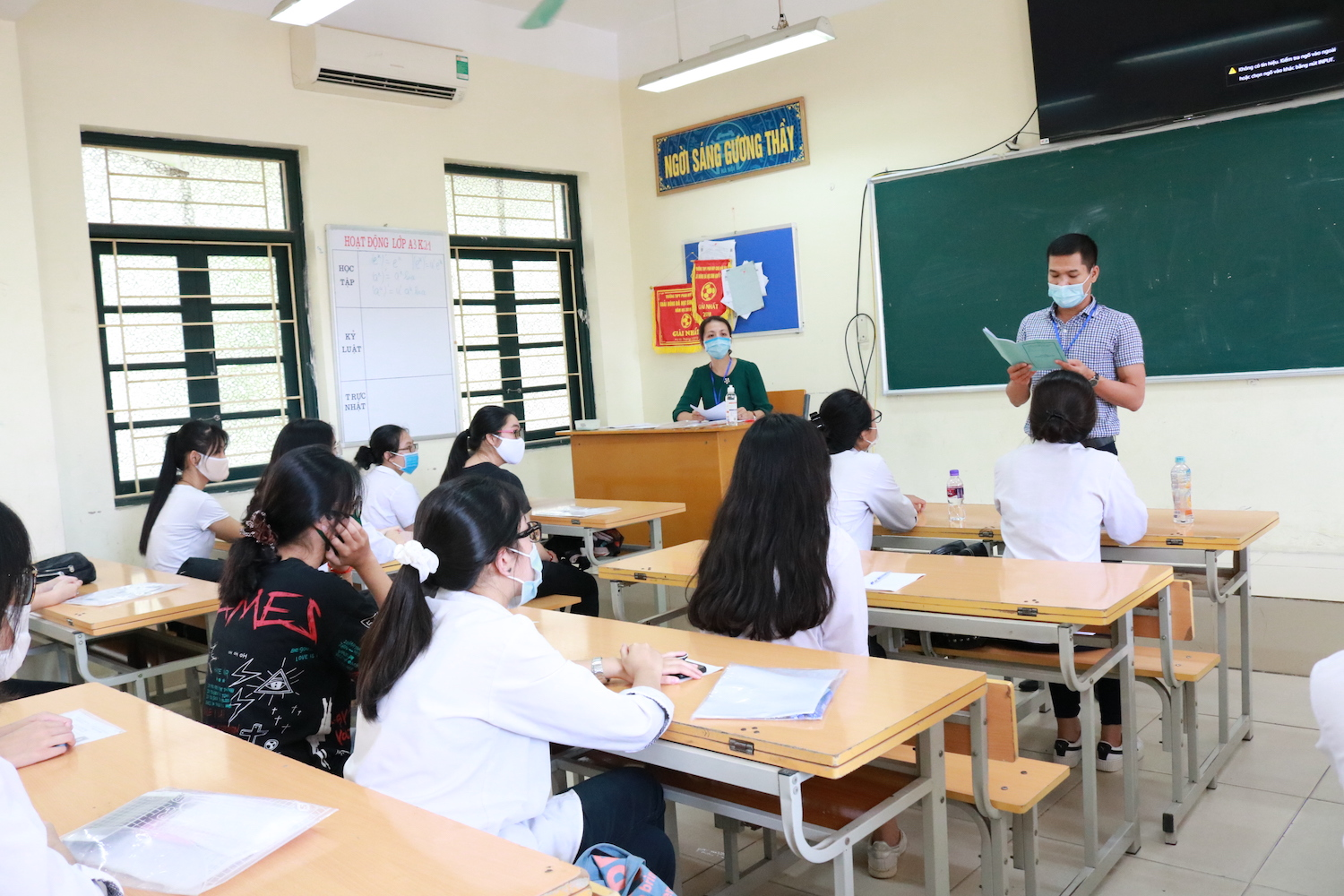 Thi vào lớp 10 Hà Nội: Hẹp cửa trường top đầu, thí sinh khó chọn nguyện vọng? - 2