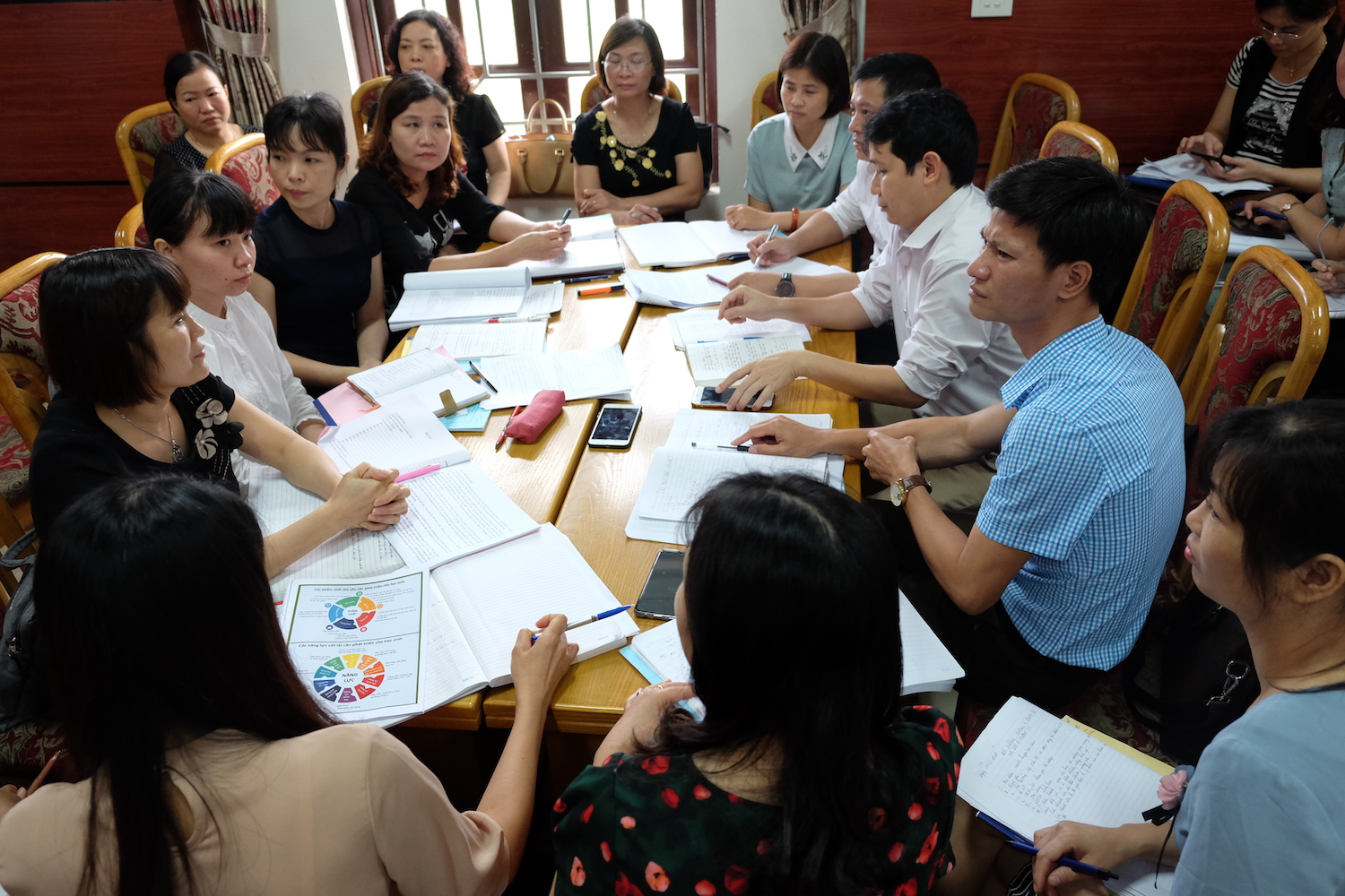 Hai bộ SGK biến mất: Mỗi năm một sách, thầy cô và học sinh bị ảnh hưởng thế nào? - 1