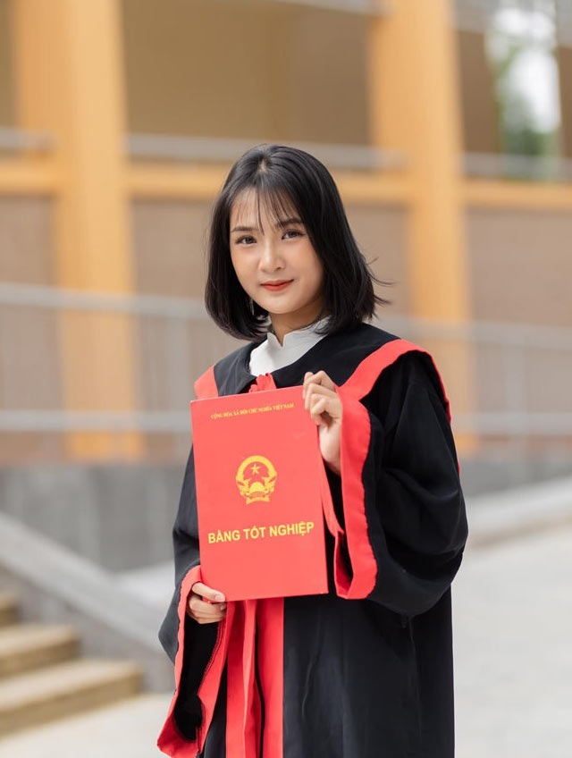 Giáo viên thực tập bất ngờ nổi tiếng mạng xã hội nhờ bức ảnh chụp lén - 2