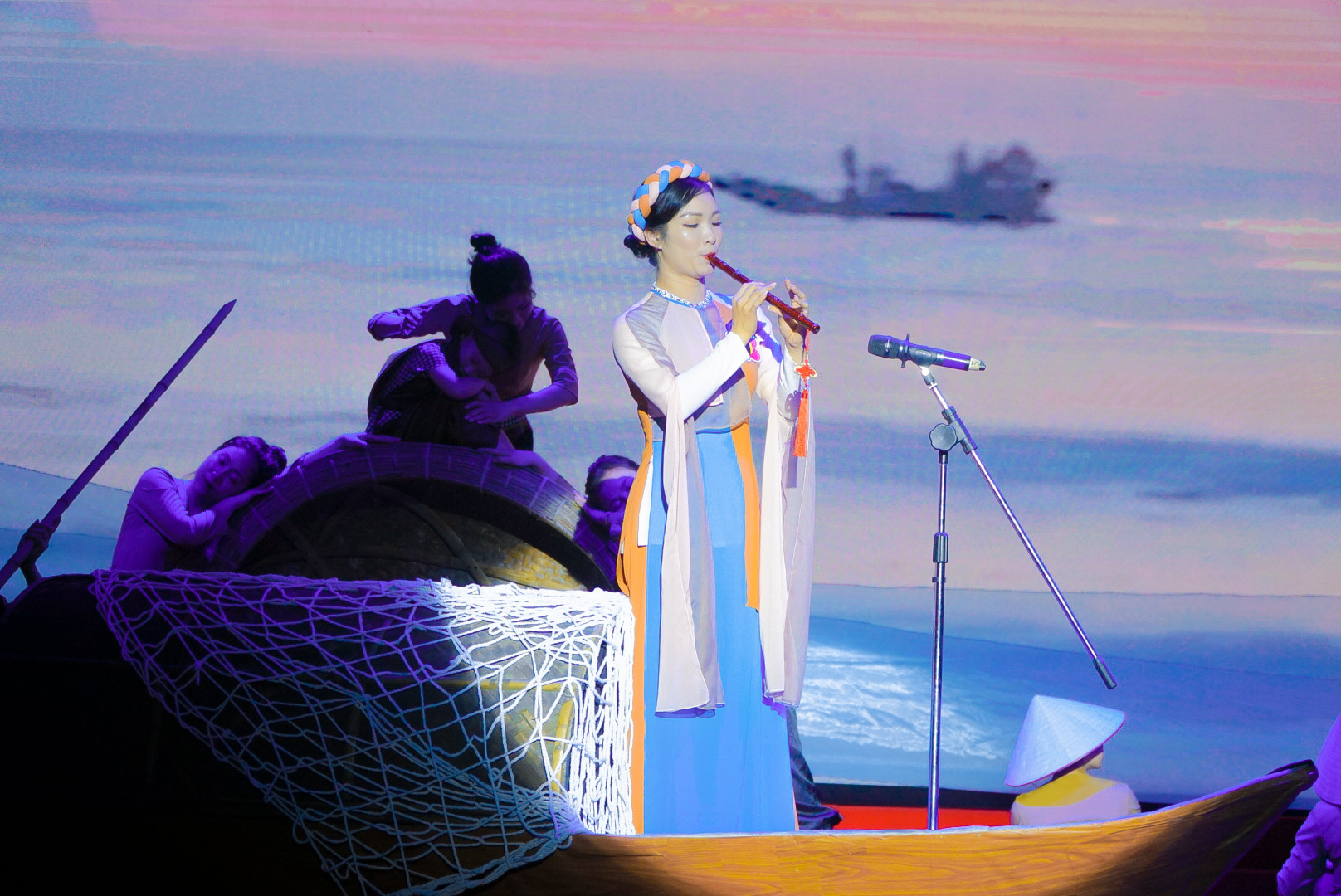 Ảnh: Nữ giáo viên Hà Nội xinh đẹp trổ tài múa hát như nghệ sĩ chuyên nghiệp - 3