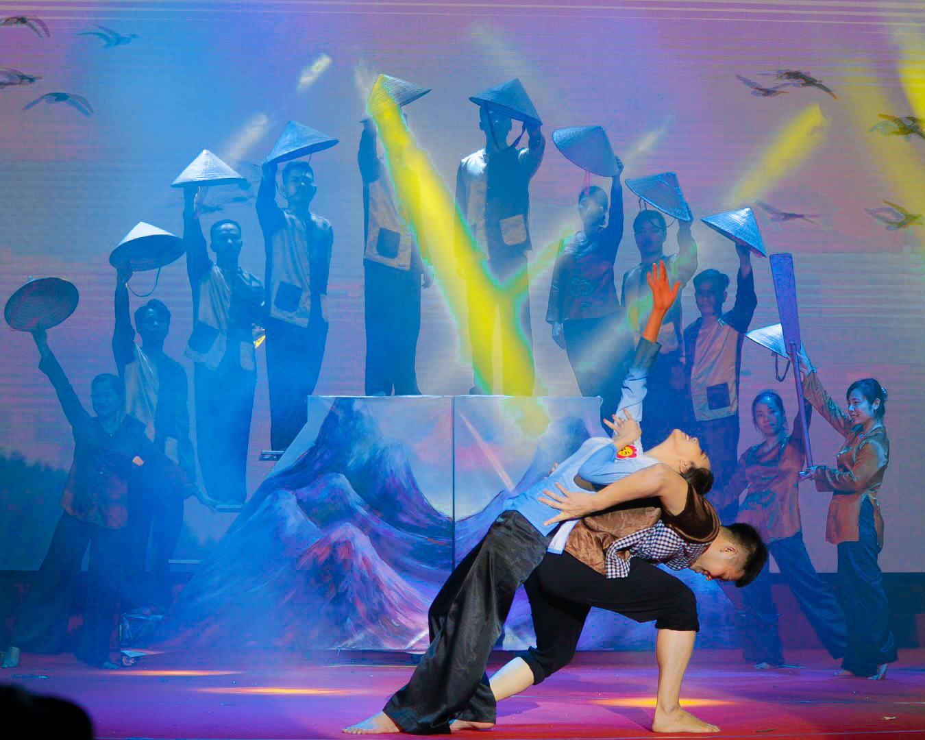 Ảnh: Nữ giáo viên Hà Nội xinh đẹp trổ tài múa hát như nghệ sĩ chuyên nghiệp - 4