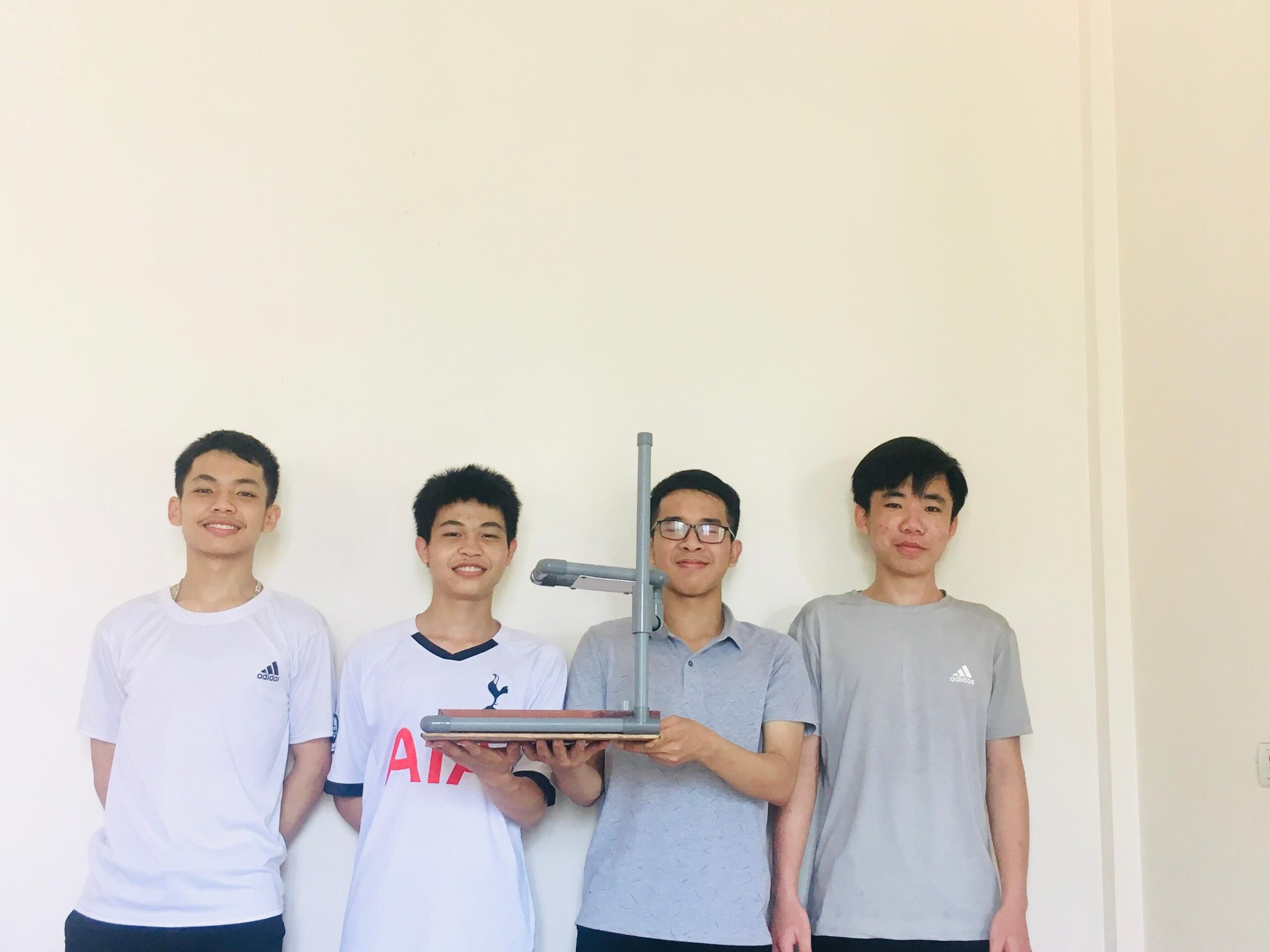 Học sinh lớp 11 chế tạo giá chấm thi trắc nghiệm - 1