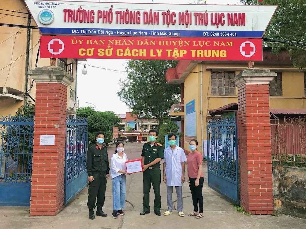 Sinh viên làm 10.000 mũ chống giọt bắn ủng hộ Bắc Giang, Bắc Ninh chống dịch - 4