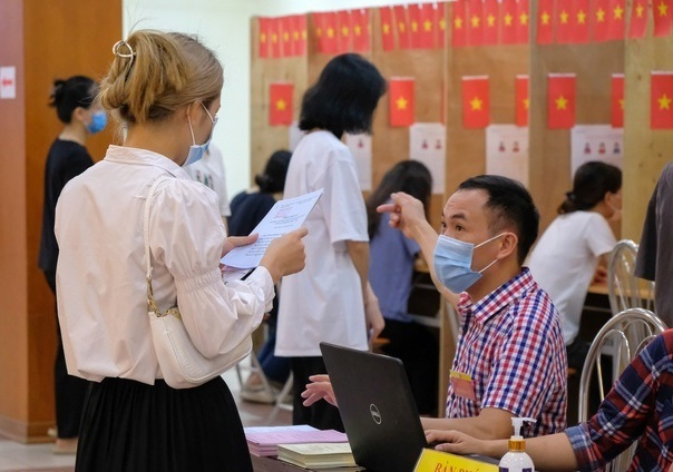 Lần đầu bỏ phiếu của các sinh viên đại học ở Hà Nội - 10