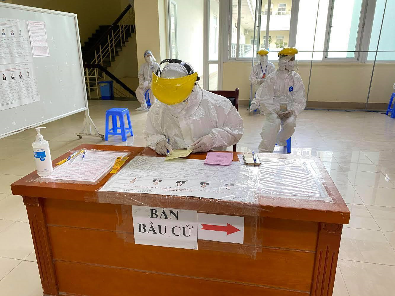 Trực tiếp: Gần 70 triệu cử tri cả nước đi bỏ phiếu bầu ĐBQH và HĐND các cấp - 24