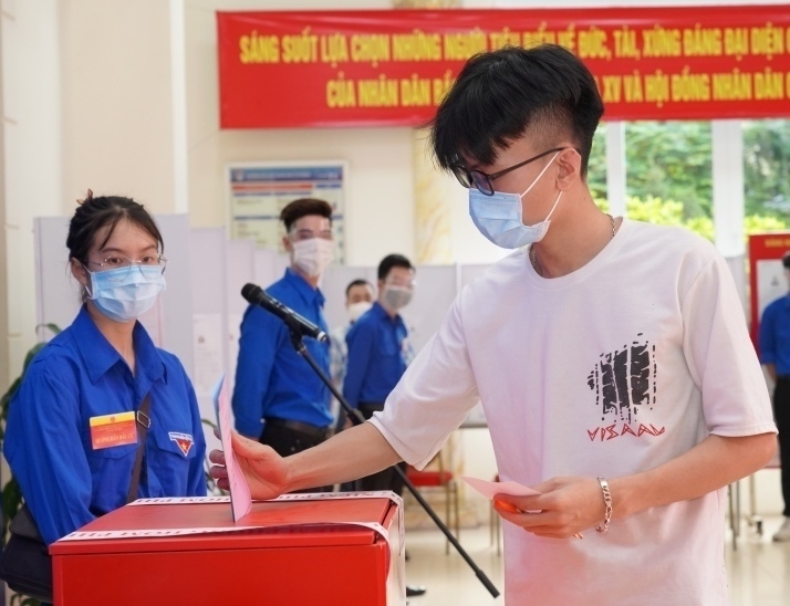 Lần đầu bỏ phiếu của các sinh viên đại học ở Hà Nội - 7