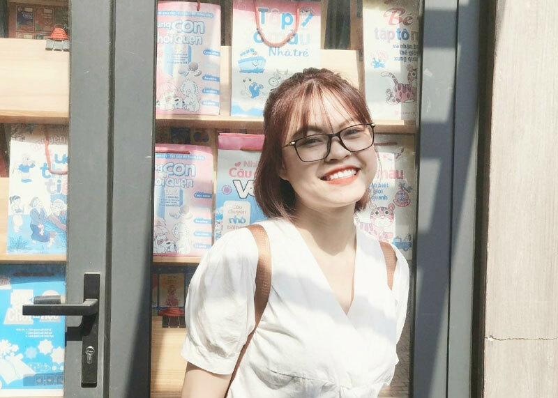 Nữ sinh trường Y trong bộ đồ bảo hộ ghi dòng chữ 'chưa có người yêu' gây sốt - 2