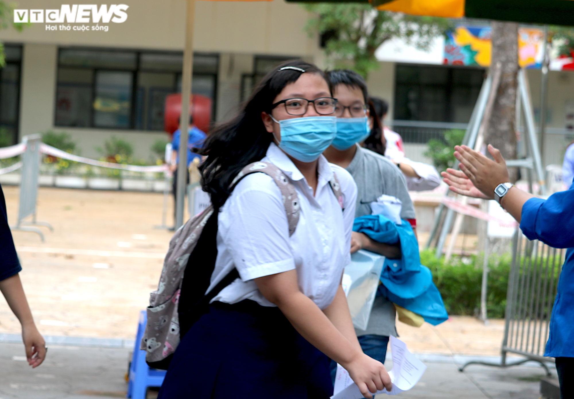 Đề thi 'dễ thở', thí sinh Hà Nội hào hứng kết thúc ngày thi đầu tiên - 5