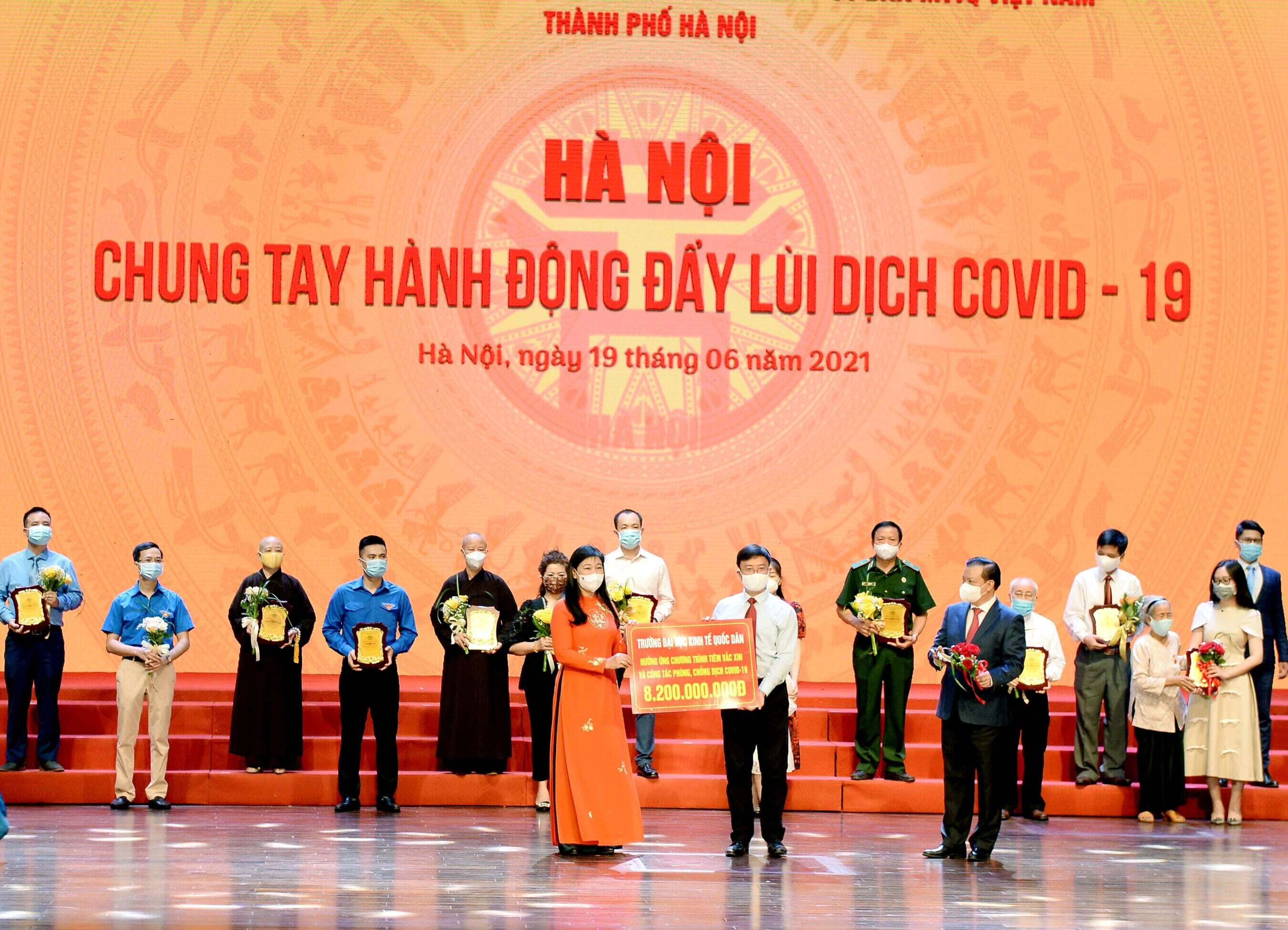 Trường đại học ở Hà Nội chi 8 tỷ đồng mua vaccine cho giảng viên, sinh viên - 1