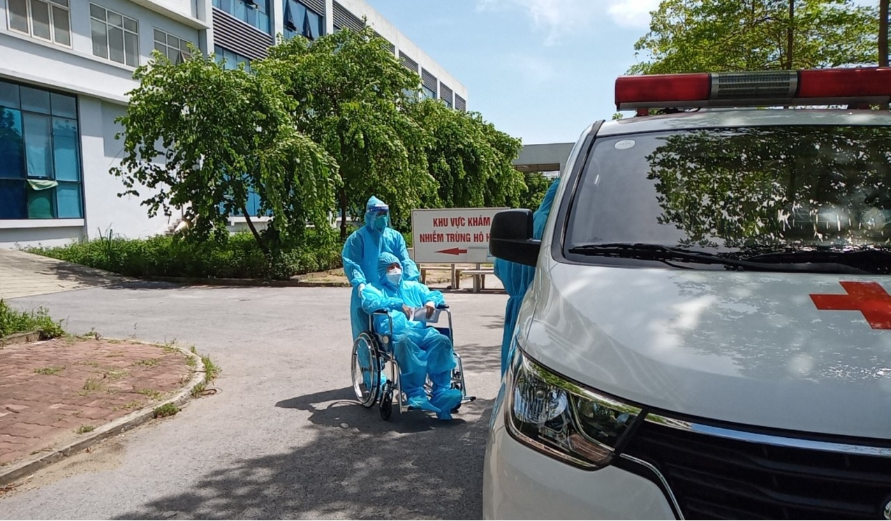 Hai bệnh nhân mắc COVID-19 vượt 'cửa tử', hồi phục bất ngờ - 1