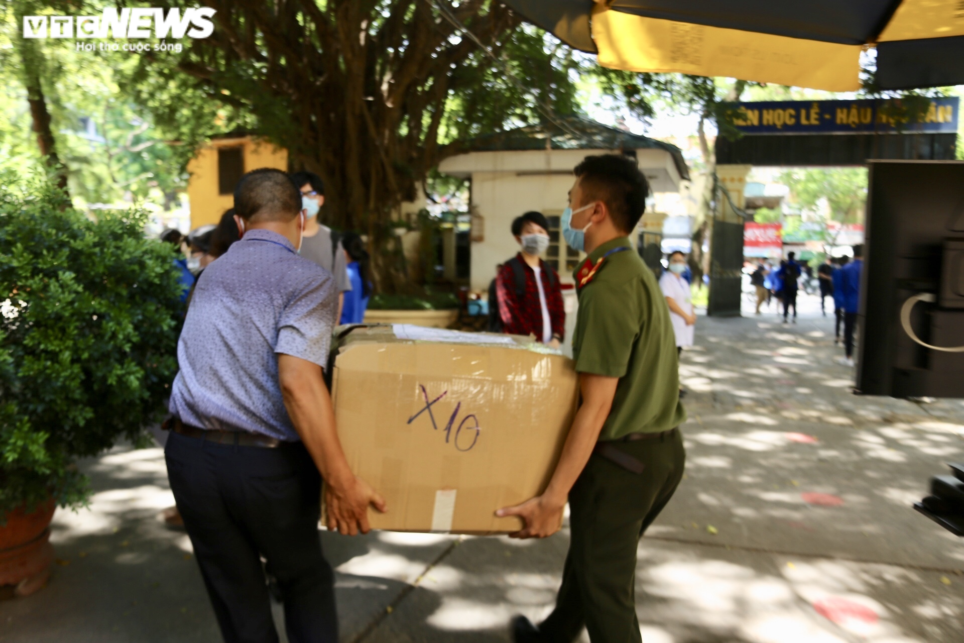 Kiểm tra y tế nghiêm ngặt hơn 1 triệu thí sinh làm thủ tục thi tốt nghiệp THPT - 10