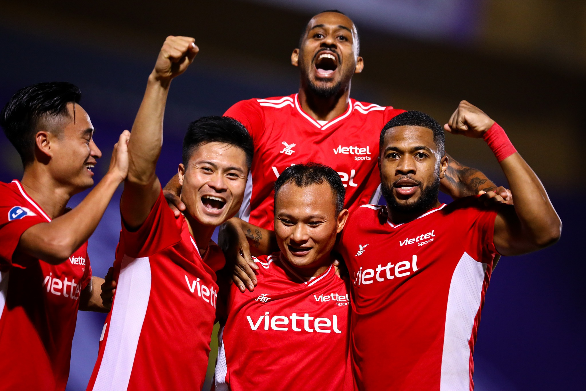 V-League nguy cơ hoãn sang năm 2022: Đừng để đứt gãy bóng đá Việt Nam - 1