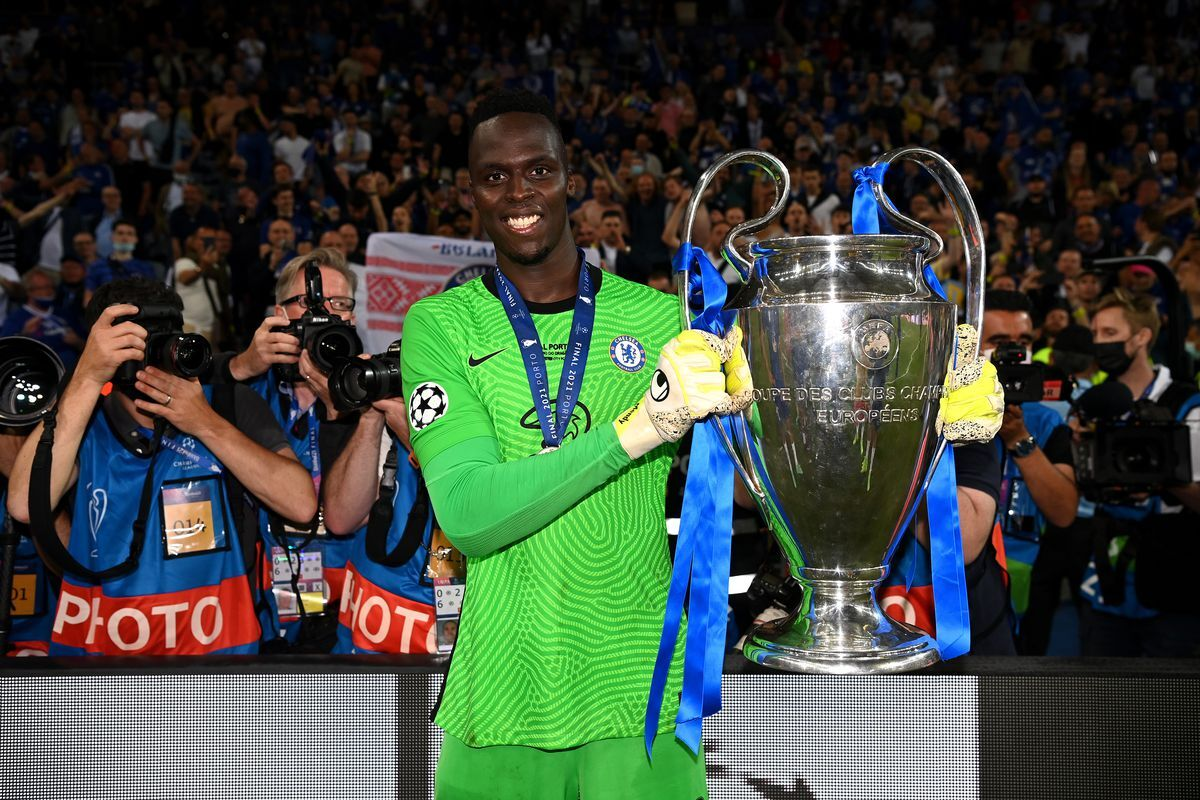 Mendy cùng Chelsea giành chức vô địch Champions League.