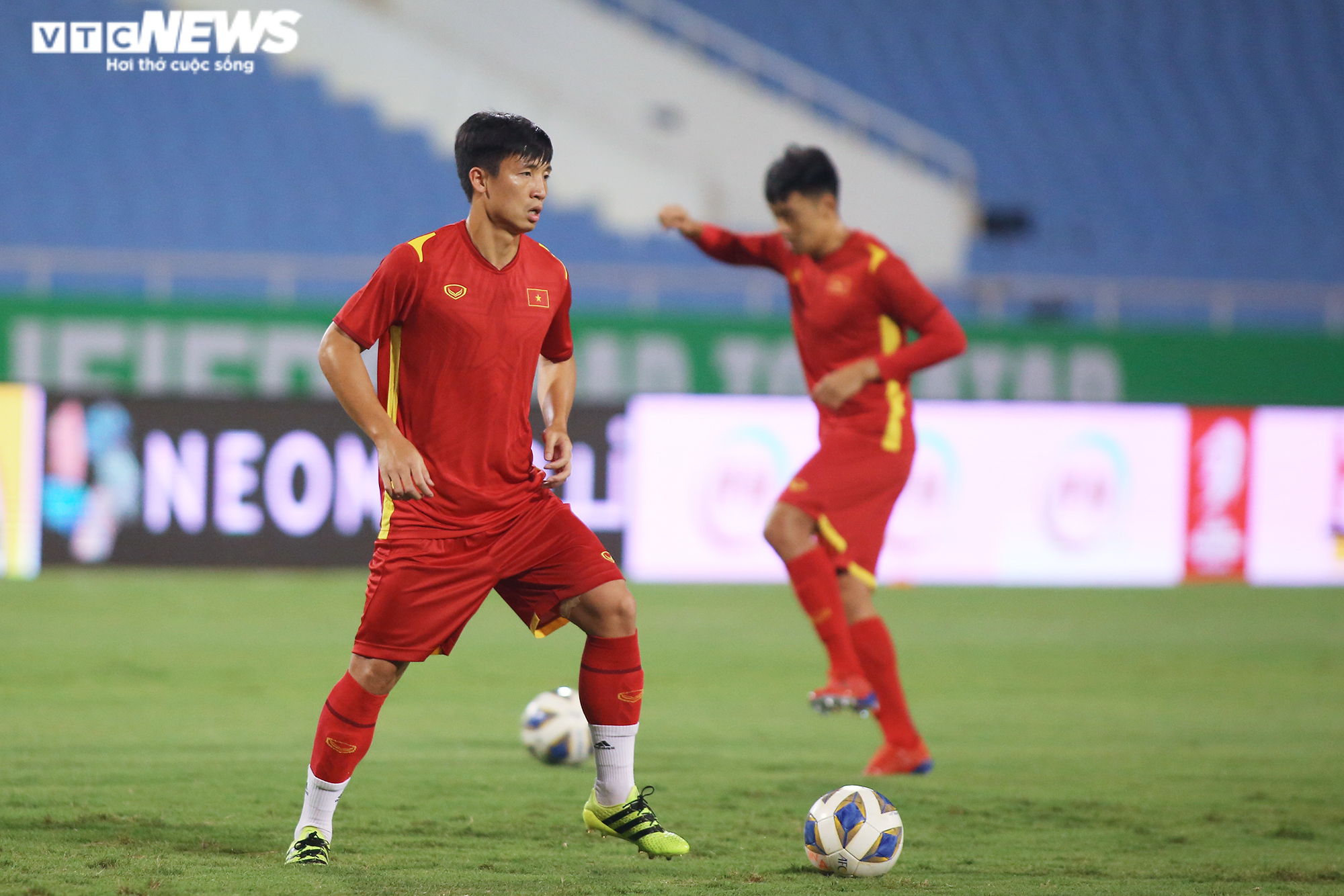 Bùi Tiến Dũng quấn băng tập luyện, chưa chắc ra sân đấu Australia - 6