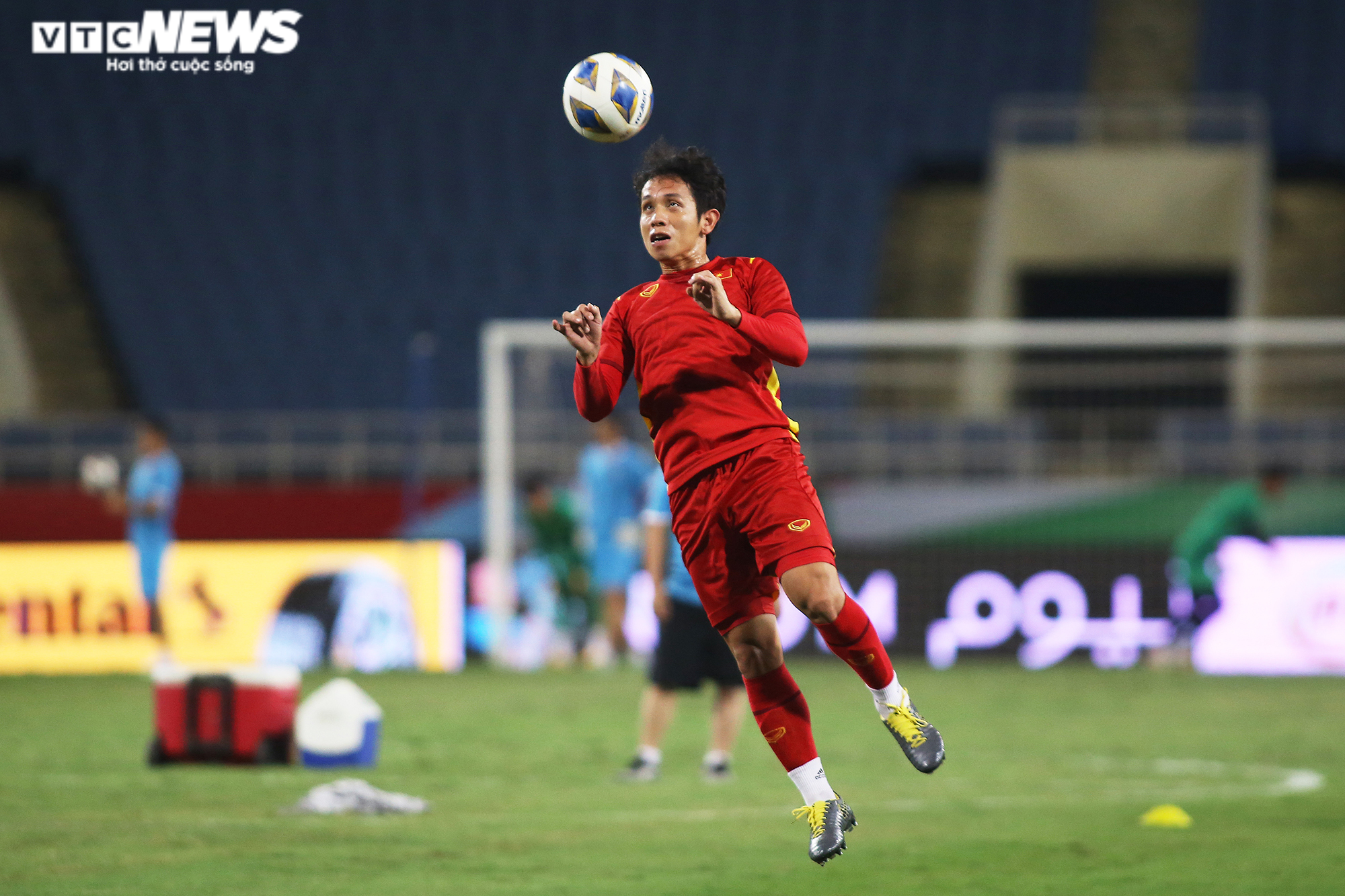 Bùi Tiến Dũng quấn băng tập luyện, chưa chắc ra sân đấu Australia - 3