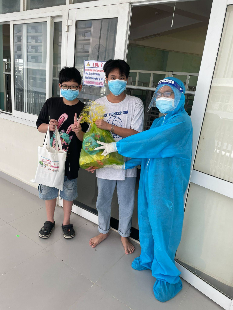 9X tình nguyện đi chống dịch, ngày vận chuyển oxy, đêm làm khoá luận tốt nghiệp - 1