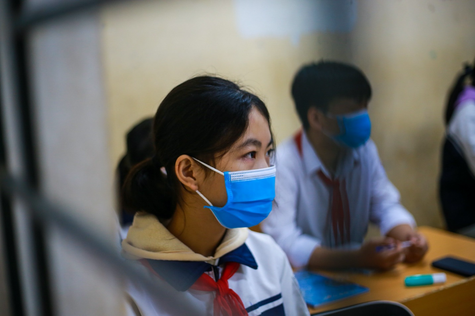 Ảnh: Những học sinh đầu tiên ở Hà Nội được tới trường sau 6 tháng nghỉ dịch - 9