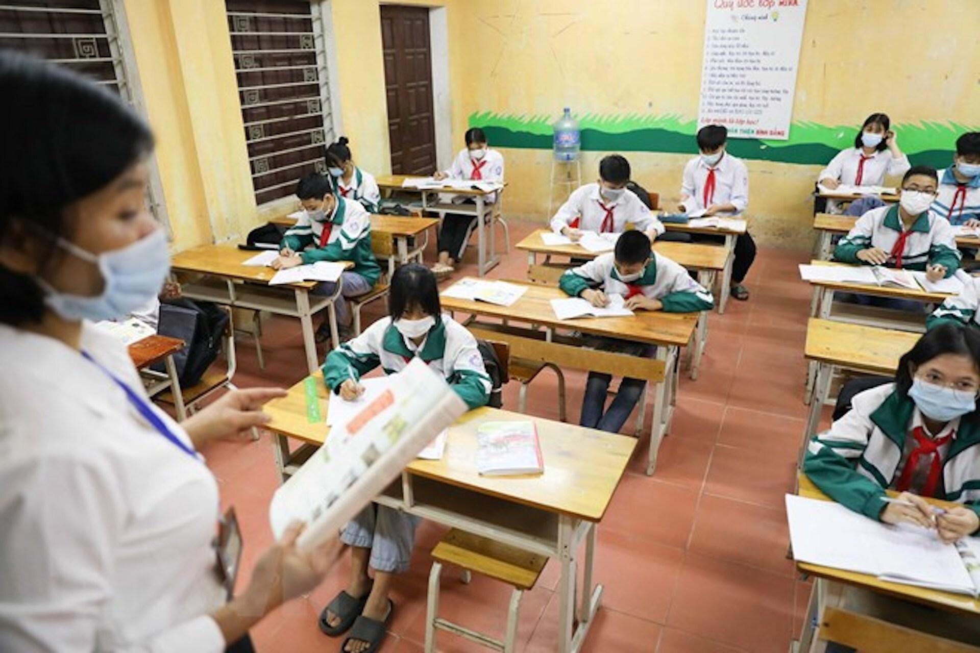 Ảnh: Những học sinh đầu tiên ở Hà Nội được tới trường sau 6 tháng nghỉ dịch - 8