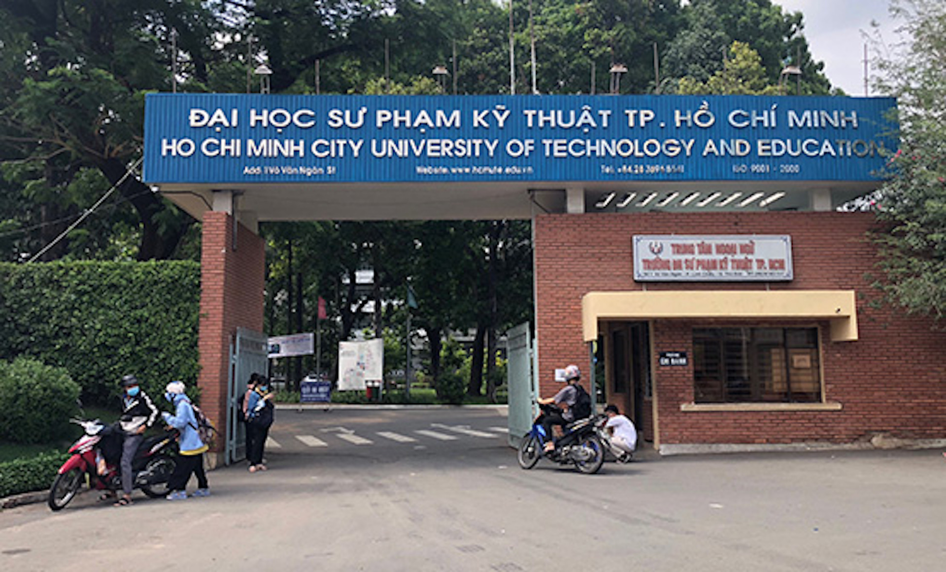 Thôi chức chủ tịch hội đồng trường Đại học Sư phạm Kỹ thuật TP.HCM - 1