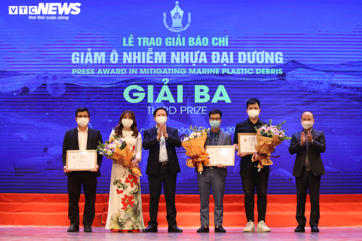Trao giải báo chí 'Giảm ô nhiễm nhựa đại dương' năm 2021 - 6