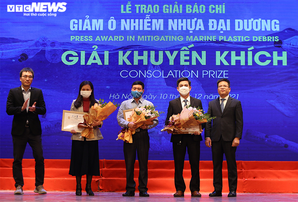 Trao giải báo chí 'Giảm ô nhiễm nhựa đại dương' năm 2021 - 7