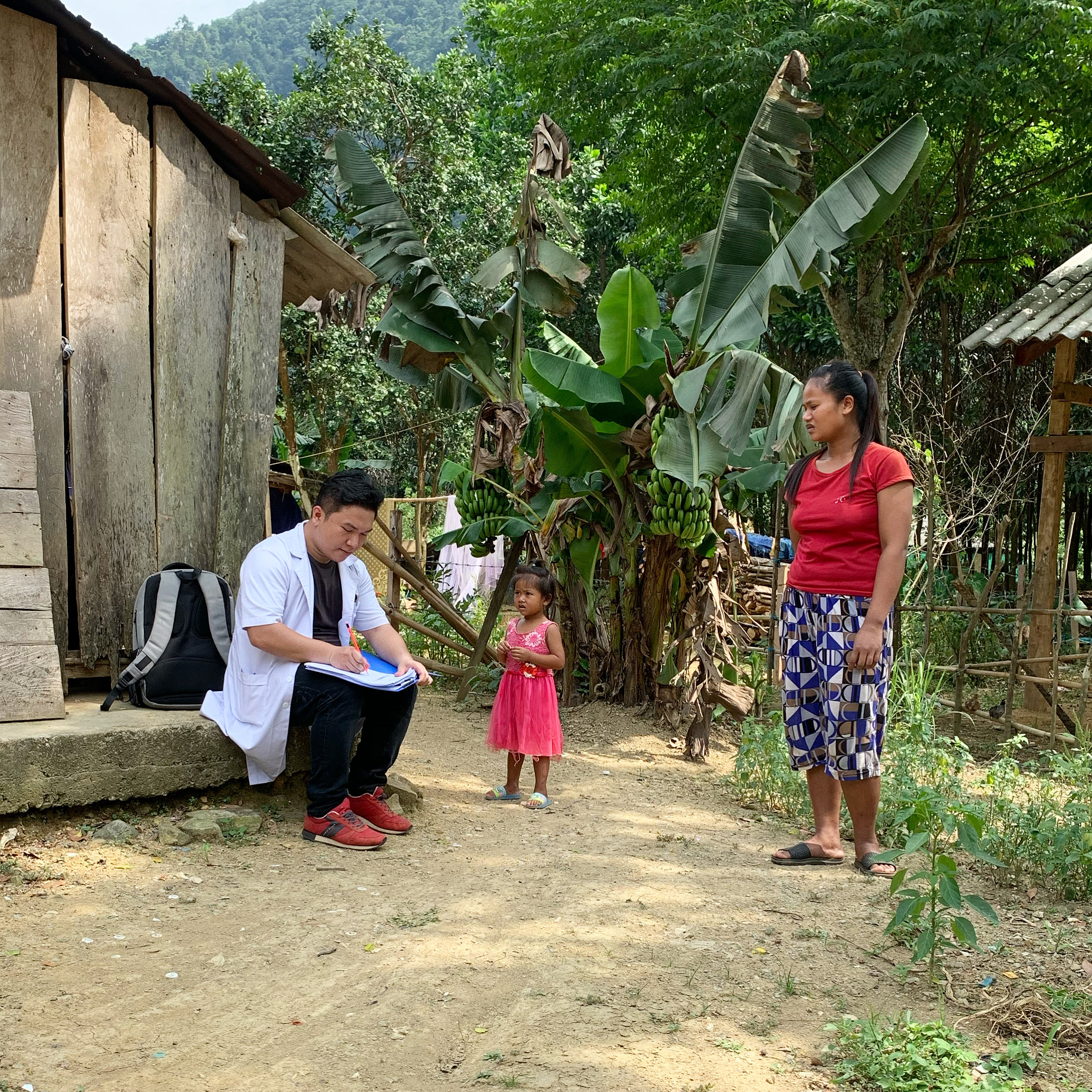 Bác sĩ ‘rich kid’ bỏ phố lên biên giới - 3