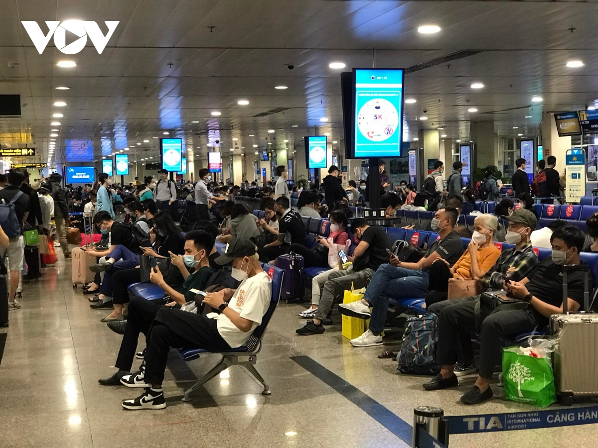 Sân bay Tân Sơn Nhất dự kiến đón hơn 755.000 lượt khách dịp lễ 30/4 - 1/5 - 1