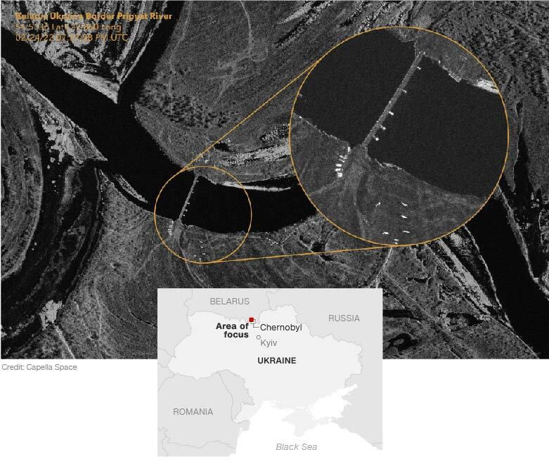 Lực lượng Nga vượt cầu phao trên sông Pripyat đêm 24/2. (Ảnh: Capella Space.)