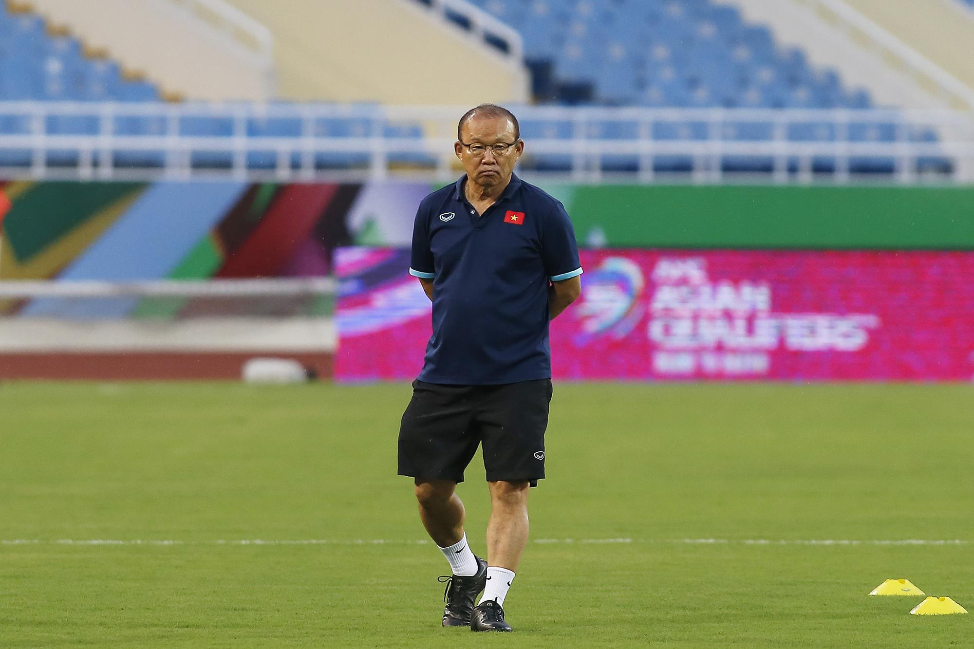 HLV Park Hang Seo đăm chiêu trước ngày tuyển Việt Nam so tài với Oman.