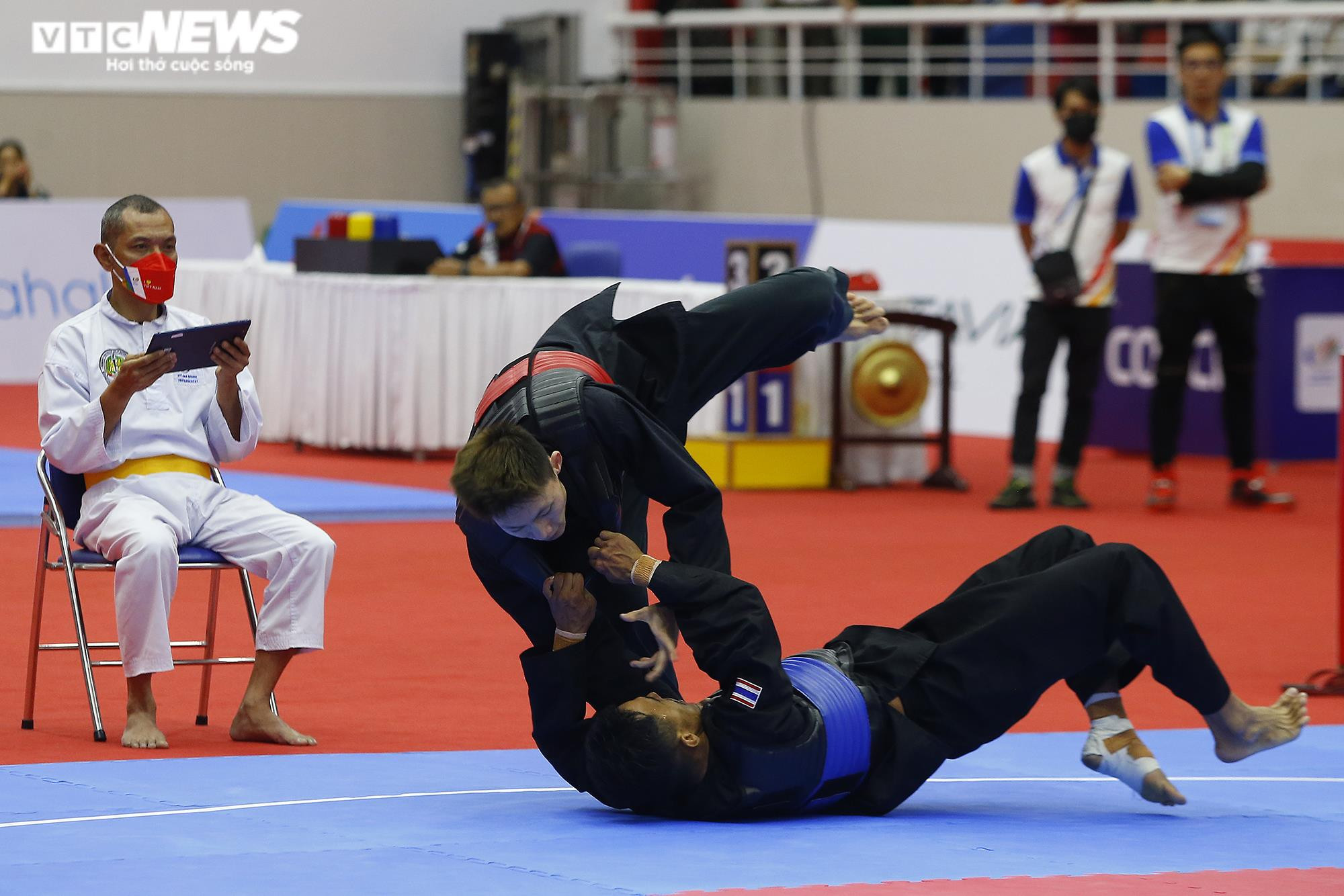 Võ sĩ Việt Nam ăn mừng hụt, mất huy chương vàng vì lỗi khó tin - 4