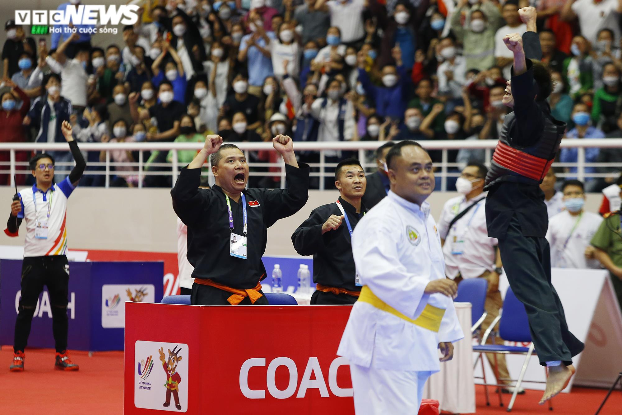 Võ sĩ Việt Nam ăn mừng hụt, mất huy chương vàng vì lỗi khó tin - 1
