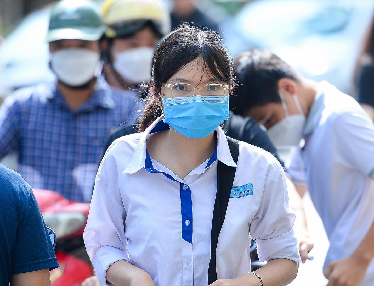 Tỷ lệ chọi lớp 10 cao kỷ lục: Thí sinh hồi hộp bước vào môn thi đầu tiên - 1