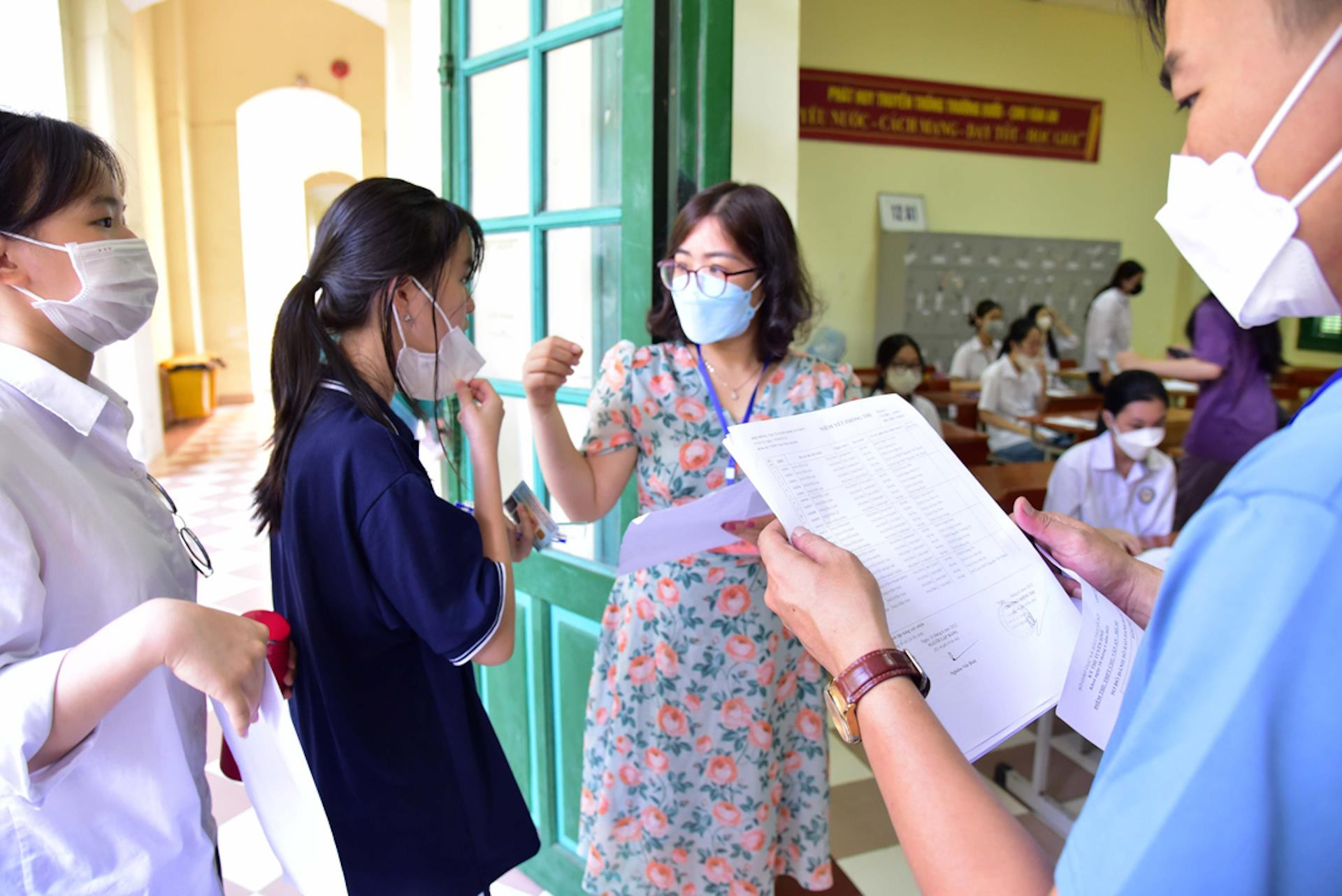 Hình ảnh ấn tượng khép lại kỳ thi lớp 10 Hà Nội với tỷ lệ chọi cao kỷ lục - 6