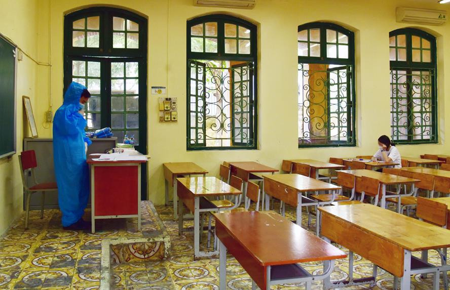 Hình ảnh ấn tượng khép lại kỳ thi lớp 10 Hà Nội với tỷ lệ chọi cao kỷ lục - 10