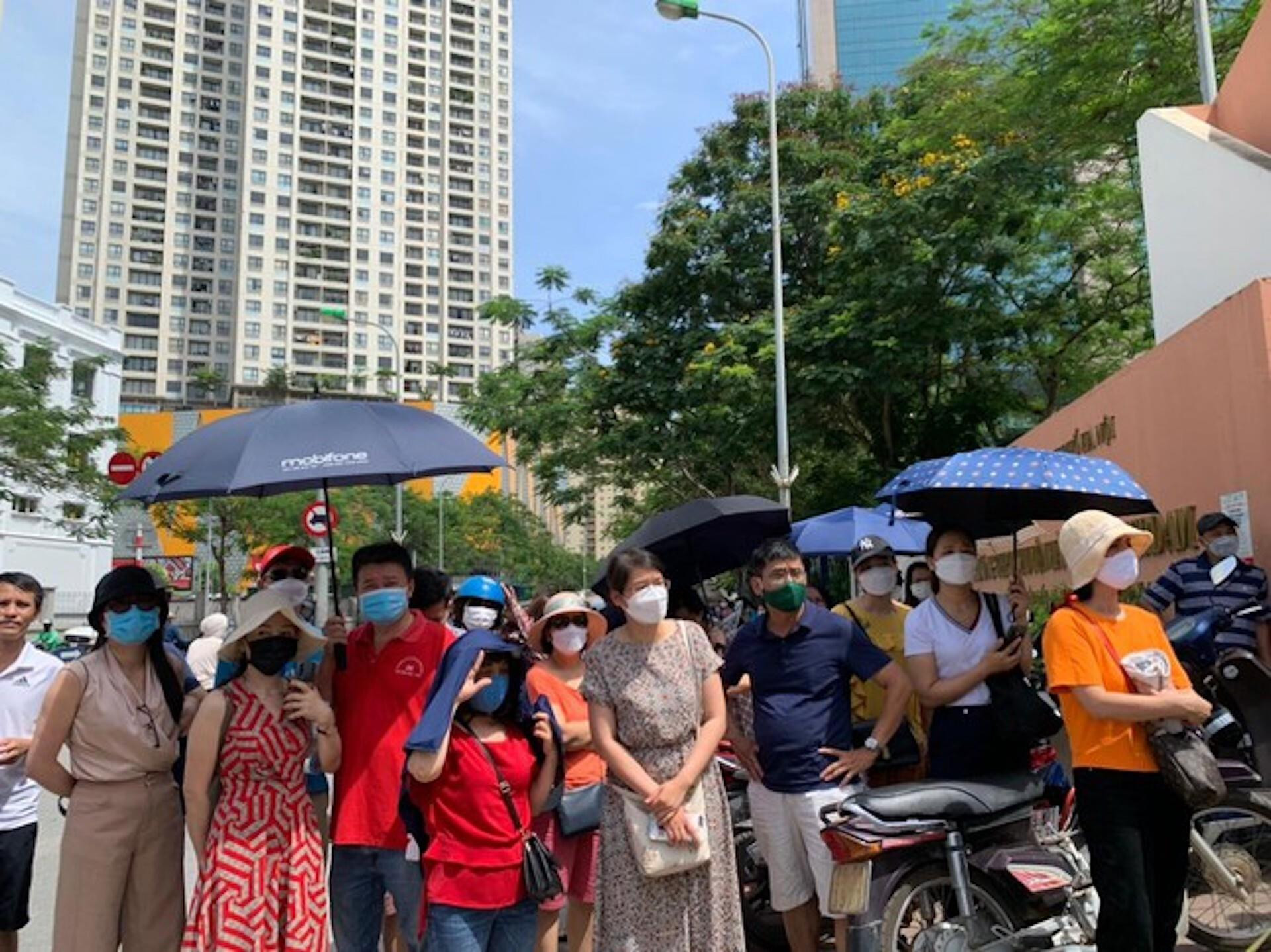 Hình ảnh ấn tượng khép lại kỳ thi lớp 10 Hà Nội với tỷ lệ chọi cao kỷ lục - 16