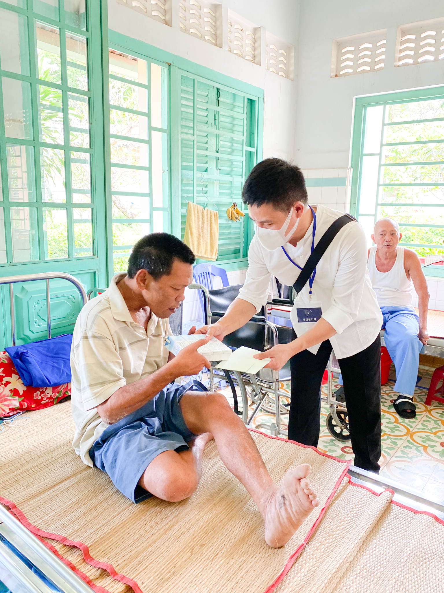 View Plastic Surgery trao quà từ thiện tại Khu điều trị phong Trại Cùi Bến Sắn - 3