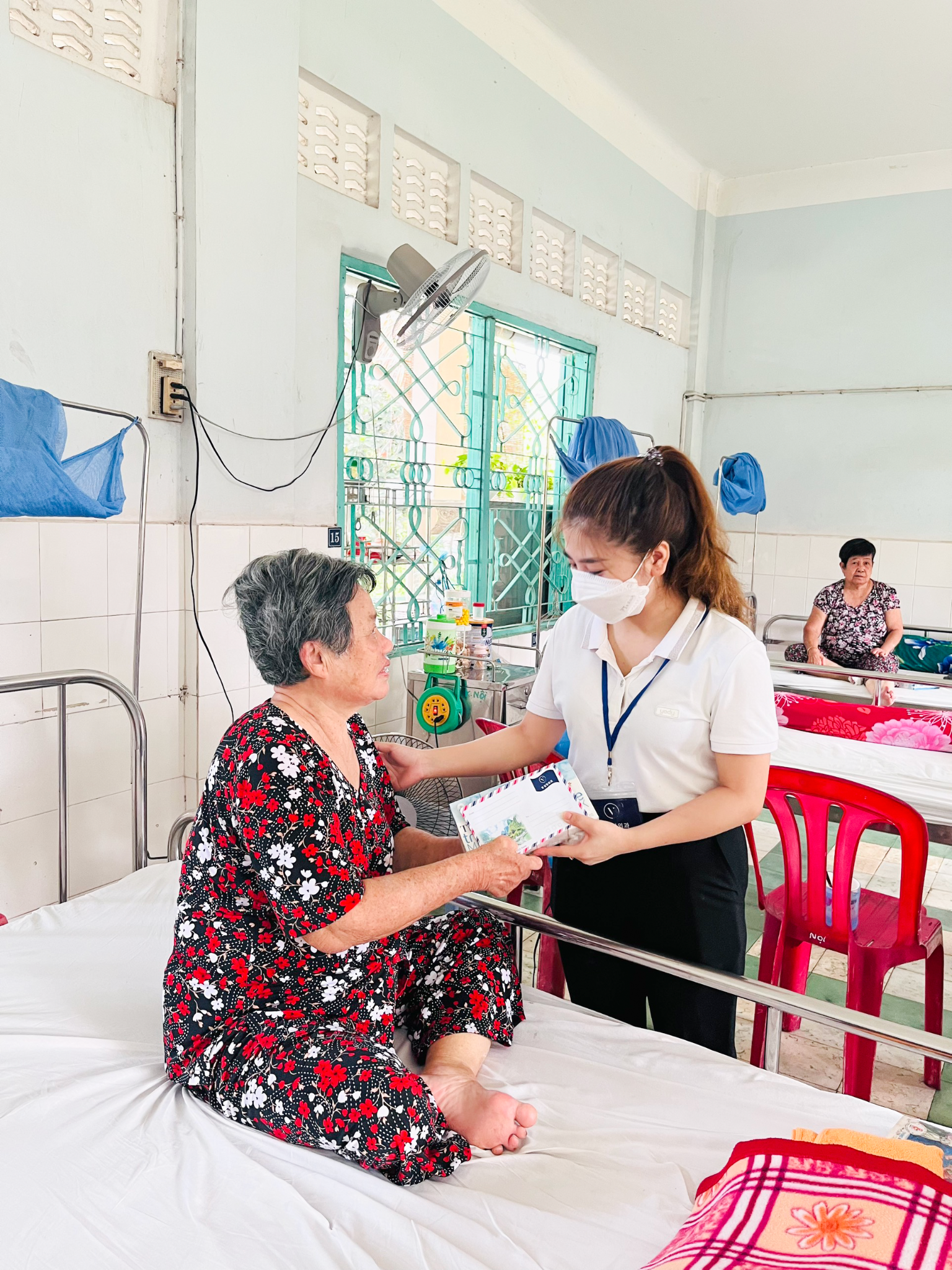 View Plastic Surgery trao quà từ thiện tại Khu điều trị phong Trại Cùi Bến Sắn - 4