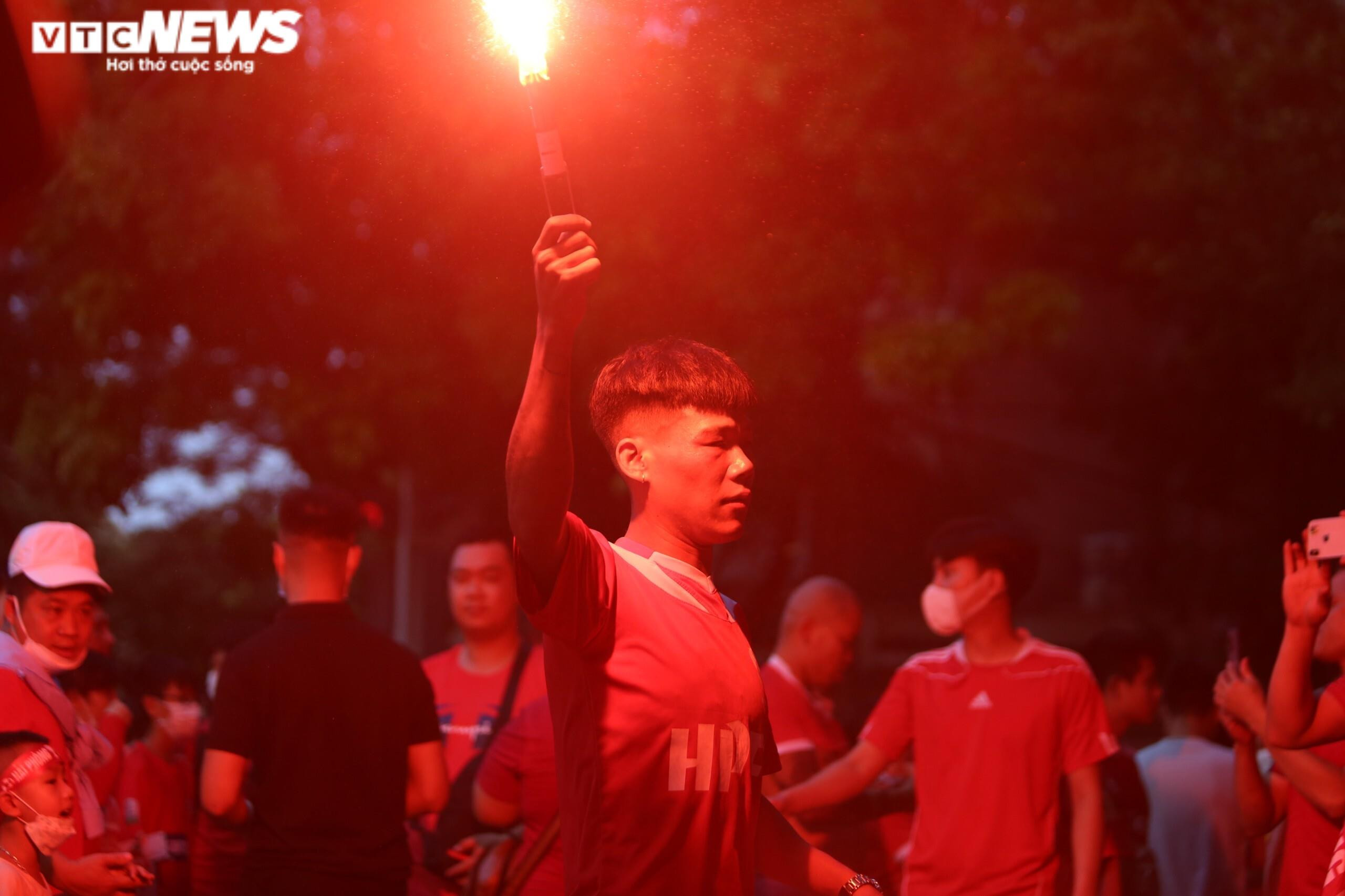 Trực tiếp bóng đá Hà Nội FC 2-1 Hải Phòng: Văn Hậu vào sân - 6
