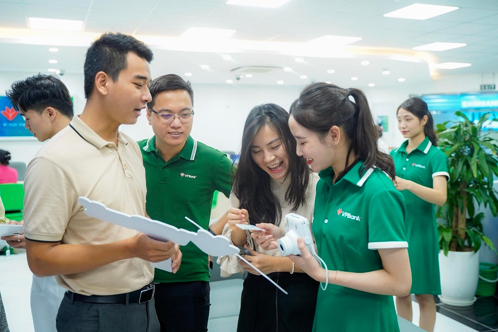 'Mục sở thị' chuyến xe 'Thịnh Vượng' của VPBank dịp sinh nhật 29 tuổi - 3