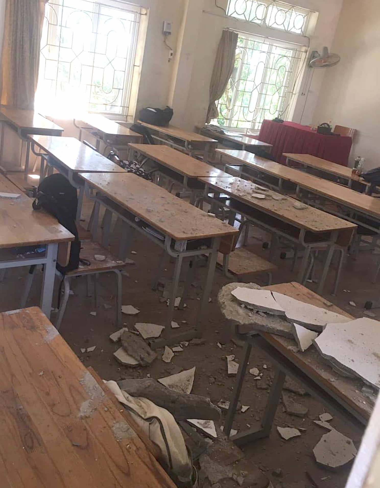 Vữa trần rơi trúng người, làm bị thương hai học sinh ở Hà Nội - 1