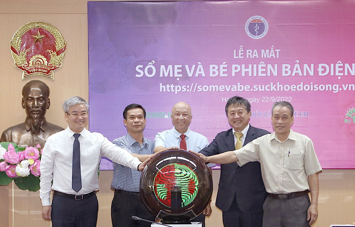 Bộ Y tế ra mắt Sổ Mẹ và Bé phiên bản điện tử - 1