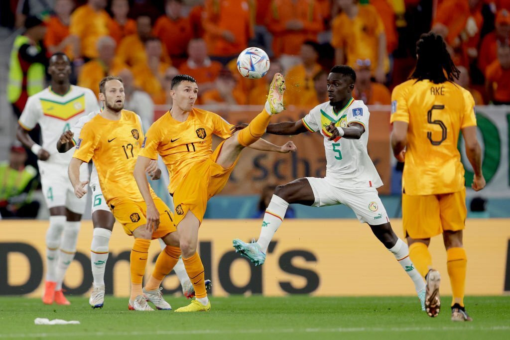 Hà Lan thiếu quyết đoán ở những pha xử lý cuối.