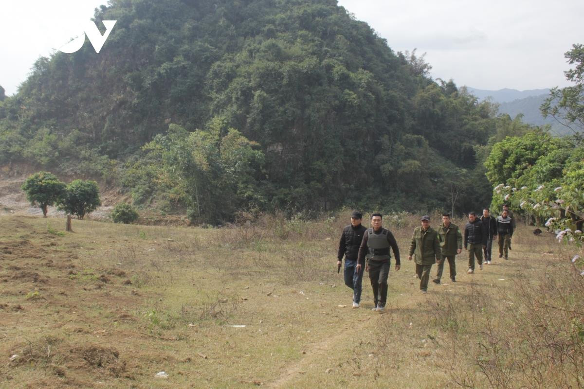 Toàn cảnh vây bắt kẻ vận chuyển ma túy bắn trả lực lượng chức năng - 15