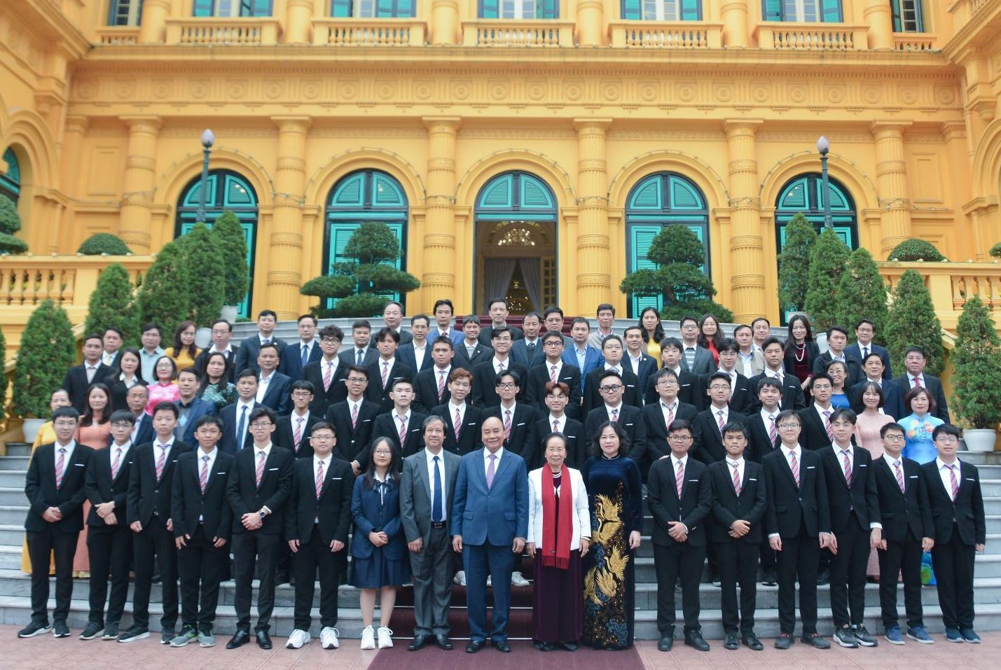 10 học sinh thi Olympic quốc tế được nhận huân chương Lao động hạng Nhì - 2