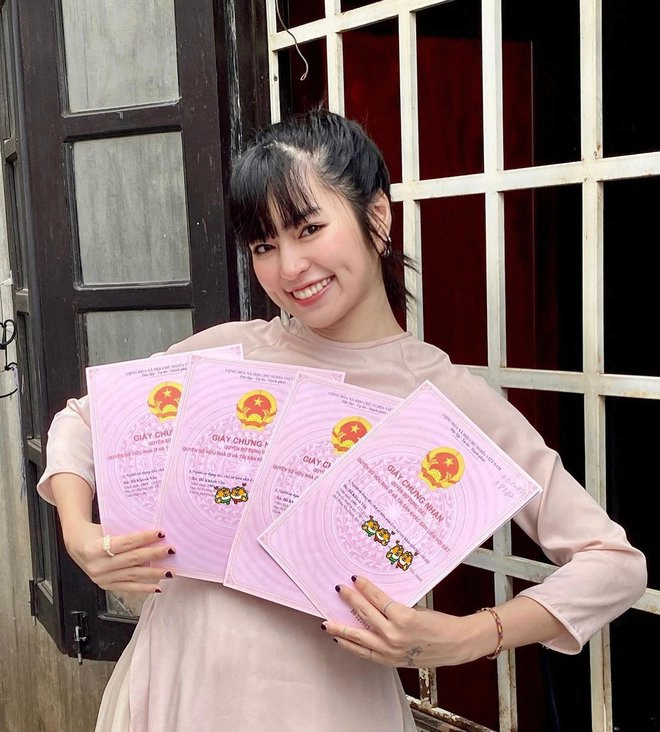 Hot girl Đỗ Khánh Vân tự lì xì bản thân 4 cái sổ đỏ vào ngày đầu năm - 1